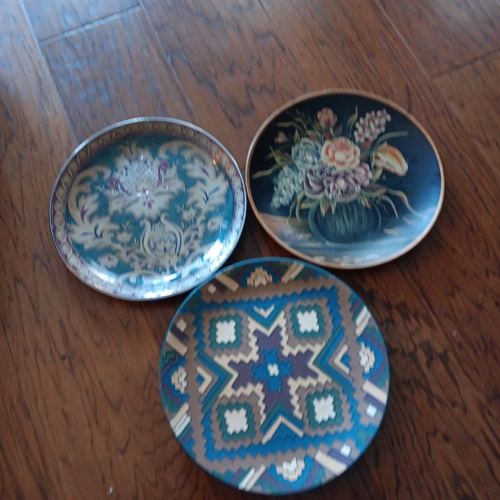 GORGEOUS Set of 3 TOYO Ceramic 11" Decorative Plates. - Picture 2 of 9